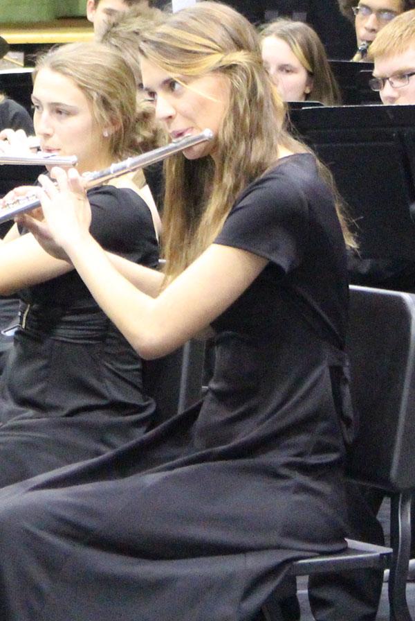 State+band+alternate+junior+Claudia+Schmitz+plays+her+flute+during+the+annual+Christmas+concert.