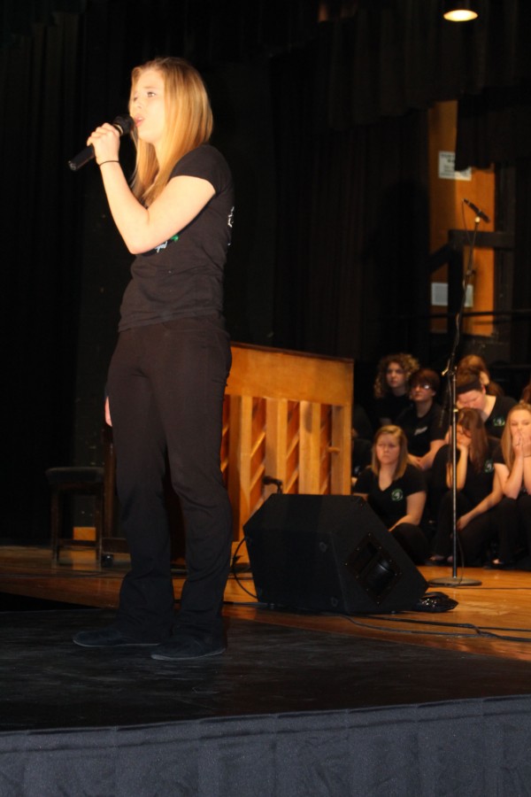  Senior Shyla Estes sings a solo for Showstoppers. Estes sang “Bubbly” by Colbie Caillat. 
