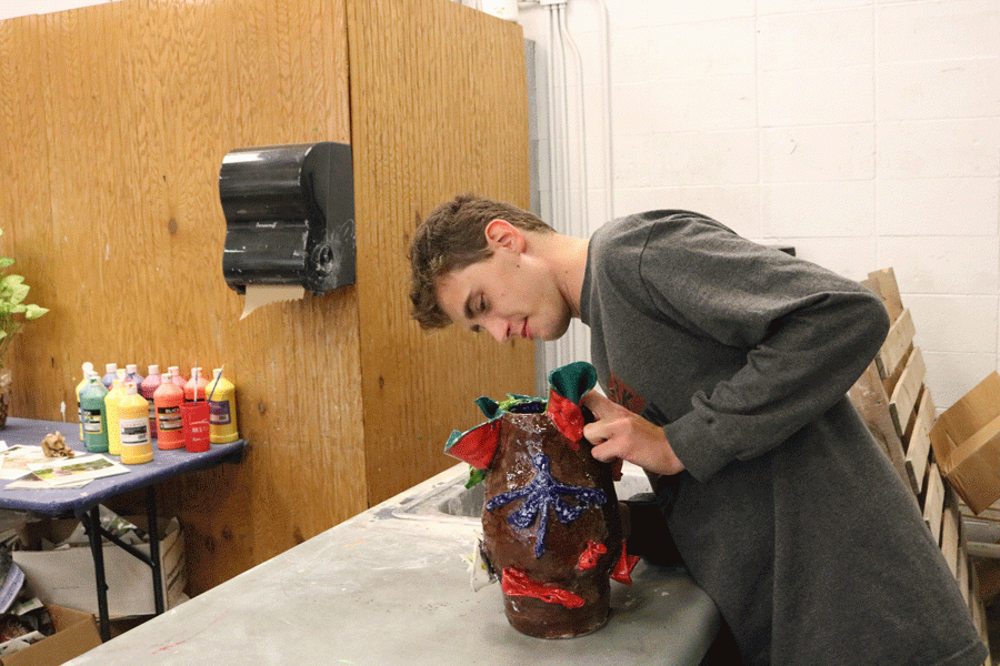 Senior Frank McMillin works on his vase for portfolio. McMillin is in Portfolio and Drawing and Painting.