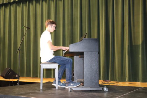 Junior Logan Schockmann plays the piano at Showstoppers on Oct 28. Schockmann is known for his musical talent.
