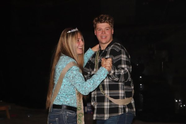 Junior Barnwarming queen Jovi Robertson
and senior king Nathaniel 
Griffin dance to the song “Four
Leaf Clover” after winning Barnwarming royalty.